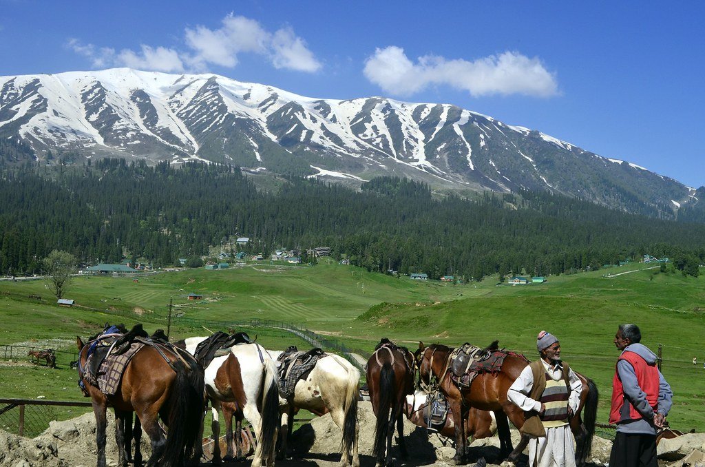 Horse Keepers Chatting – Gulmarg Kashmir